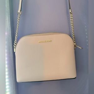 MICHAEL Michael Kors Women’s Crossbody Purse in Light Pink.
